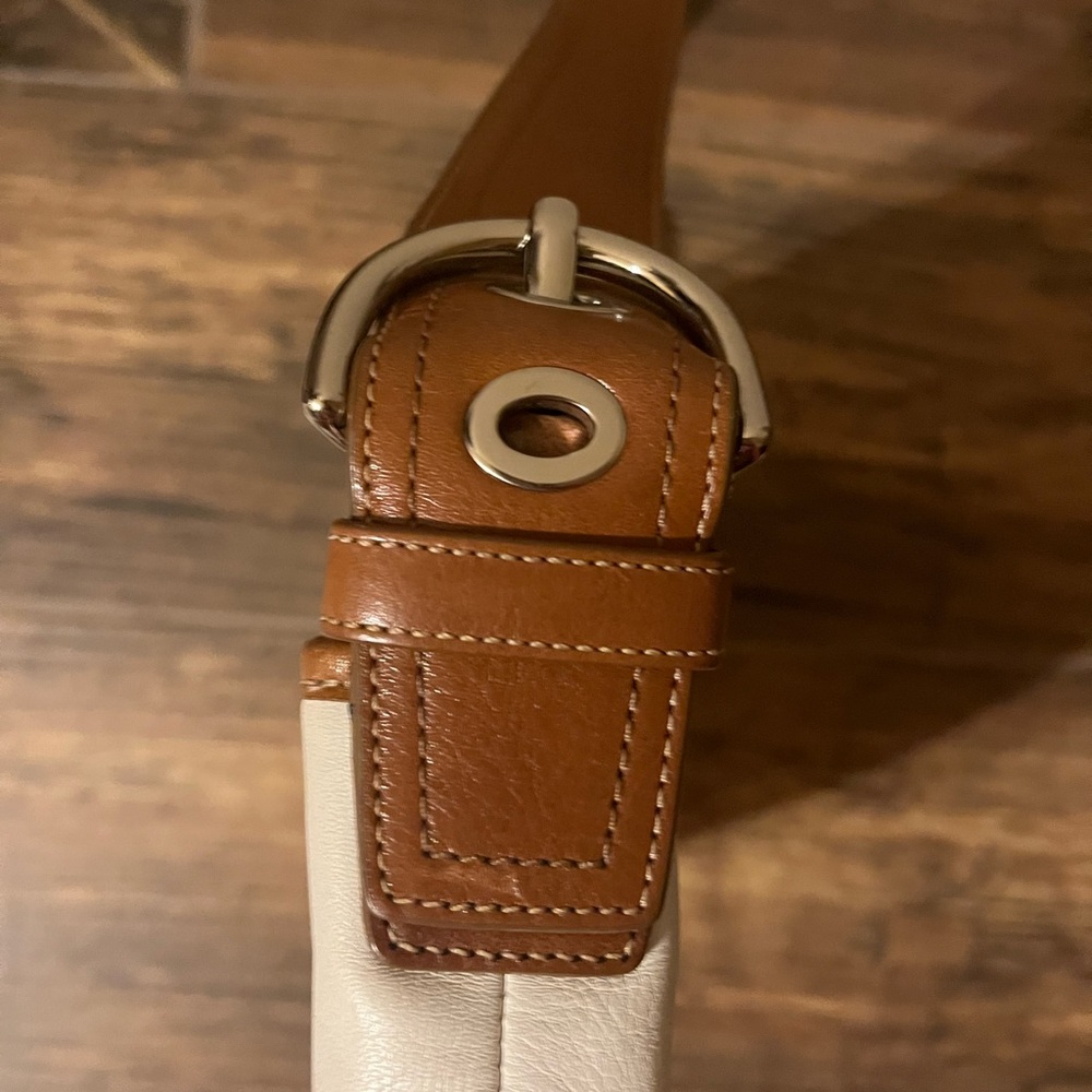 Coach Pebbled Leather Soho Flap Buckle Shoulder Handbag cream No. K0678-F10192 - Picture 9 of 15